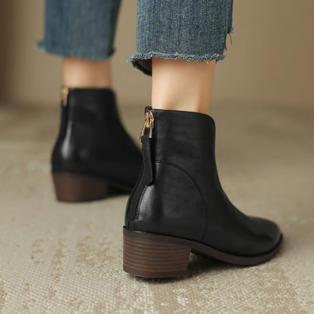 Ulvina – Luxe enkellaarsjes met lage hak, elegante afwerking