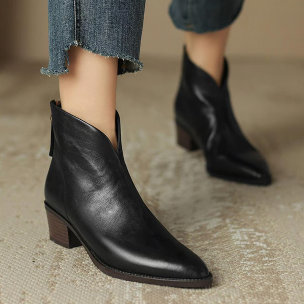 Ulvina – Luxe enkellaarsjes met lage hak, elegante afwerking
