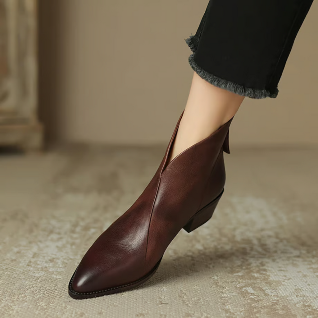 Ulvina – Luxe enkellaarsjes met lage hak, elegante afwerking