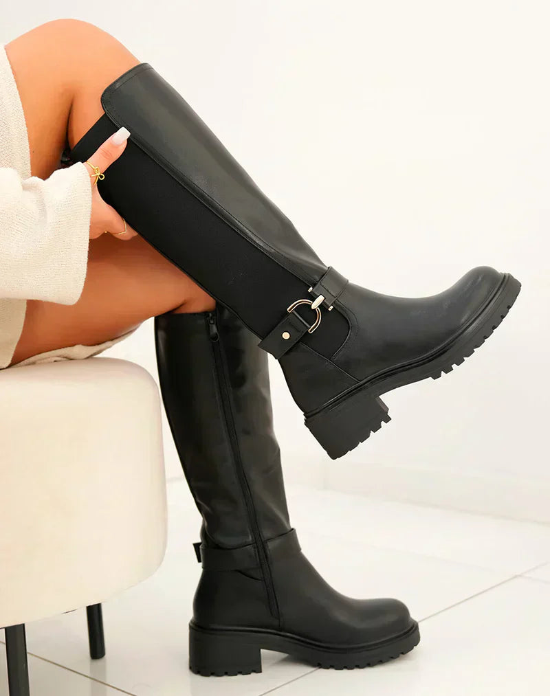 Patrycja - bottines noires à détail doré
