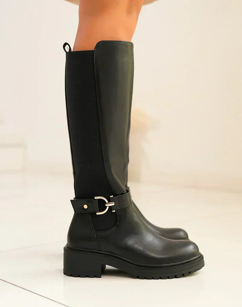 Patrycja - bottines noires à détail doré