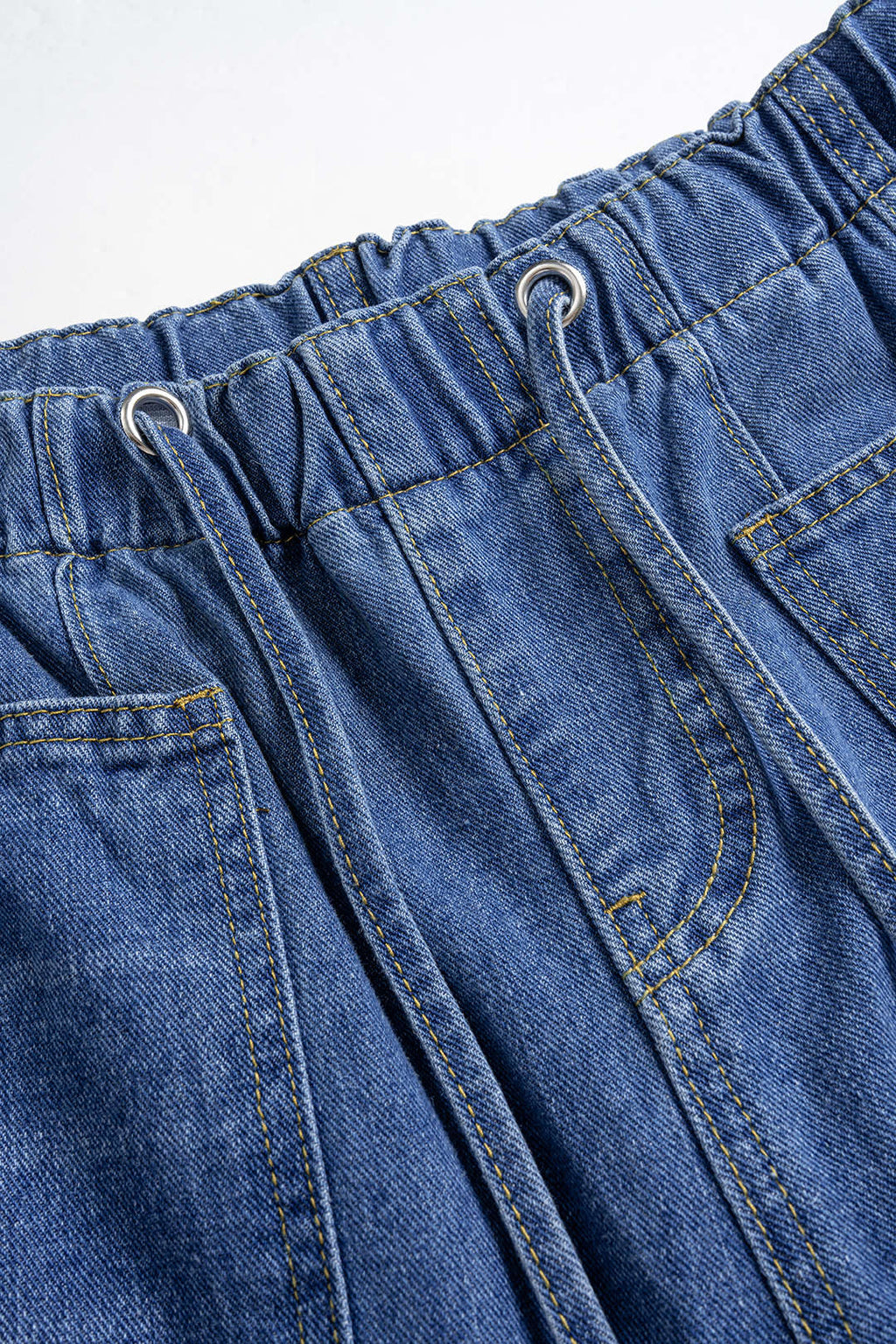 Jean femme à jambes larges et cordon de serrage