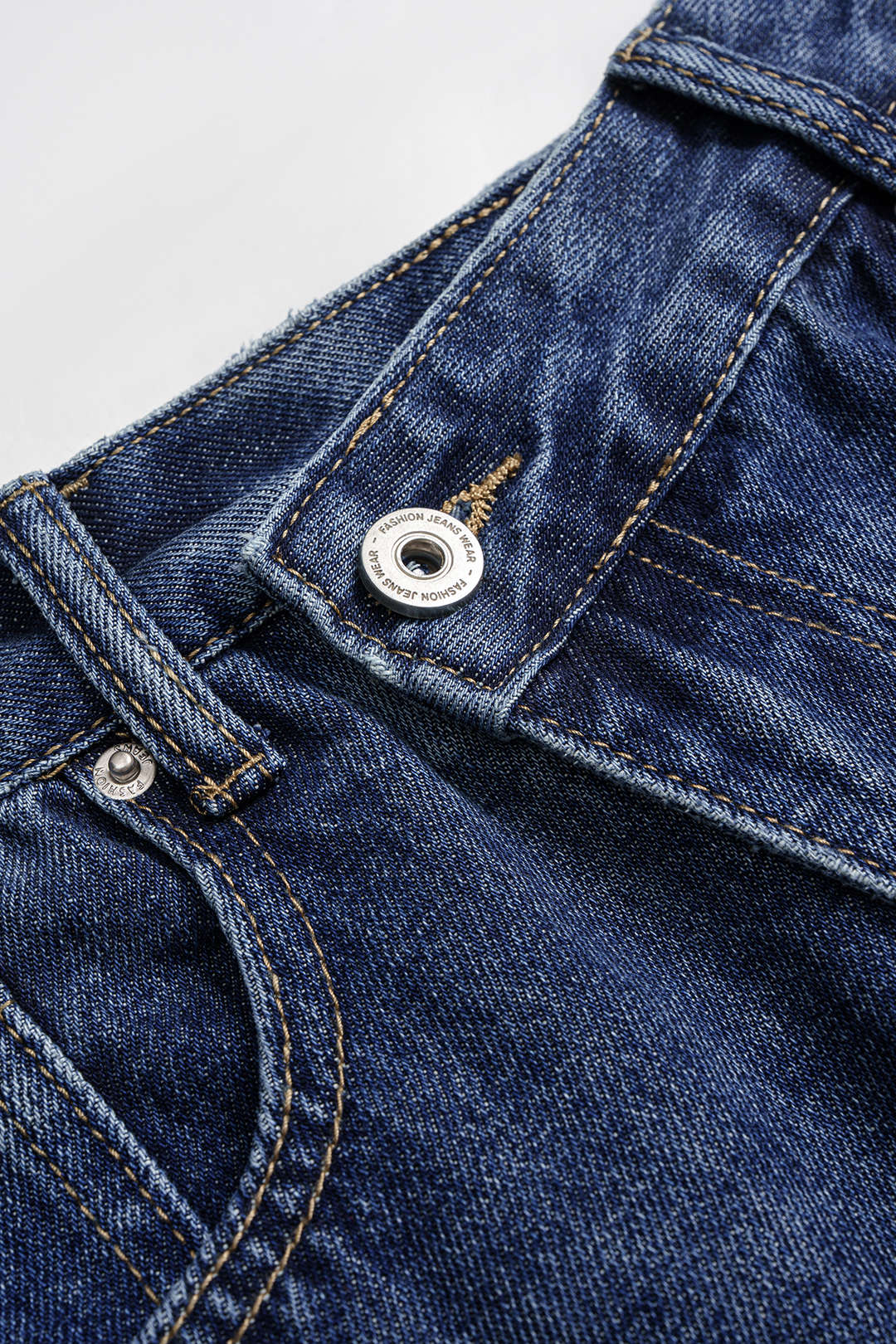 Jeans pour femmes à taille haute et à jambes évasées