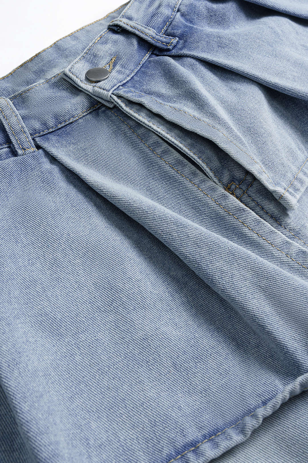 Jeans taille haute avec un volant plissé