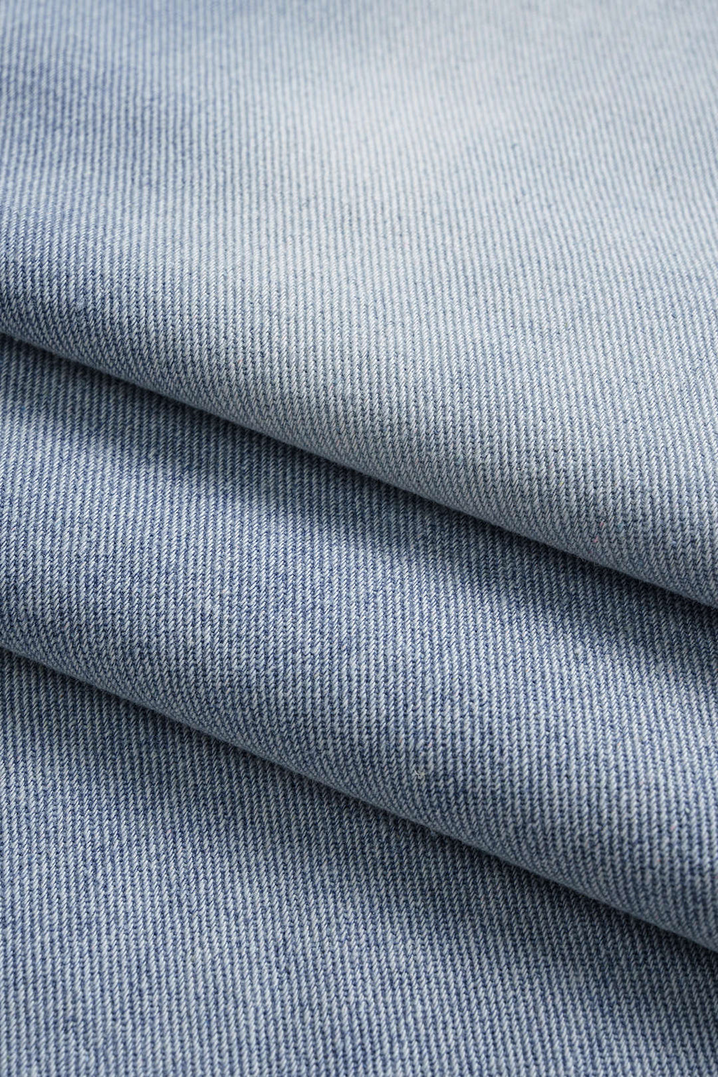 Jeans taille haute avec un volant plissé