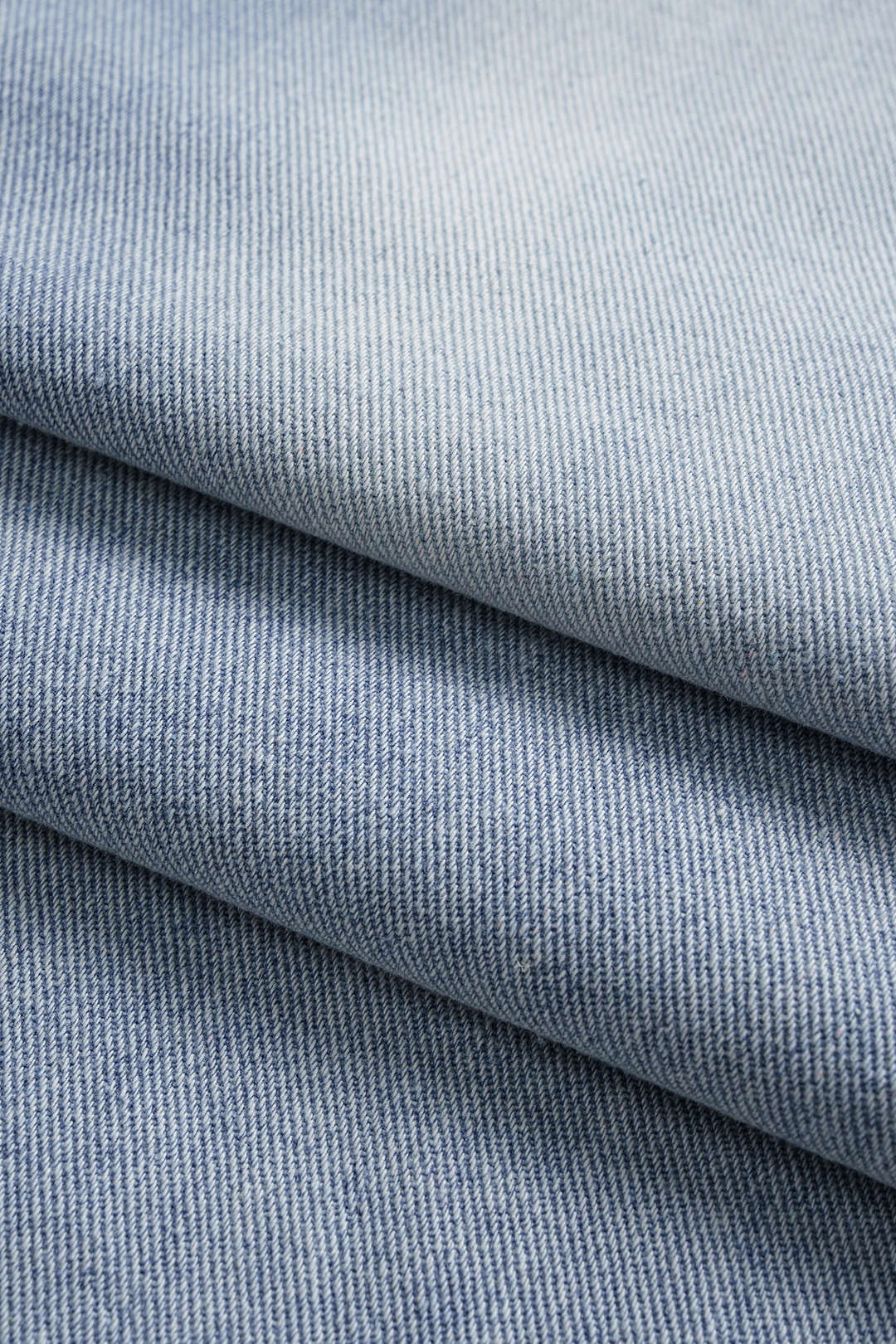 Jeans taille haute avec un volant plissé