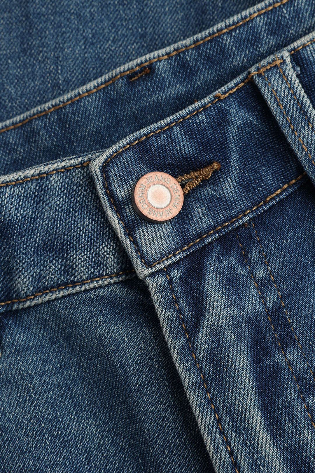 Jeans à taille haute et jambe évasée