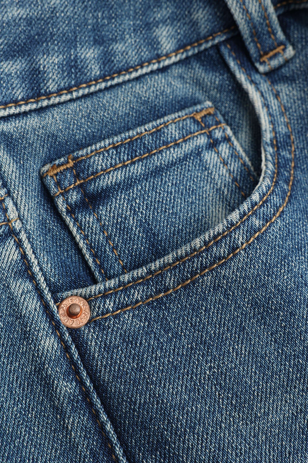 Jeans à taille haute et jambe évasée
