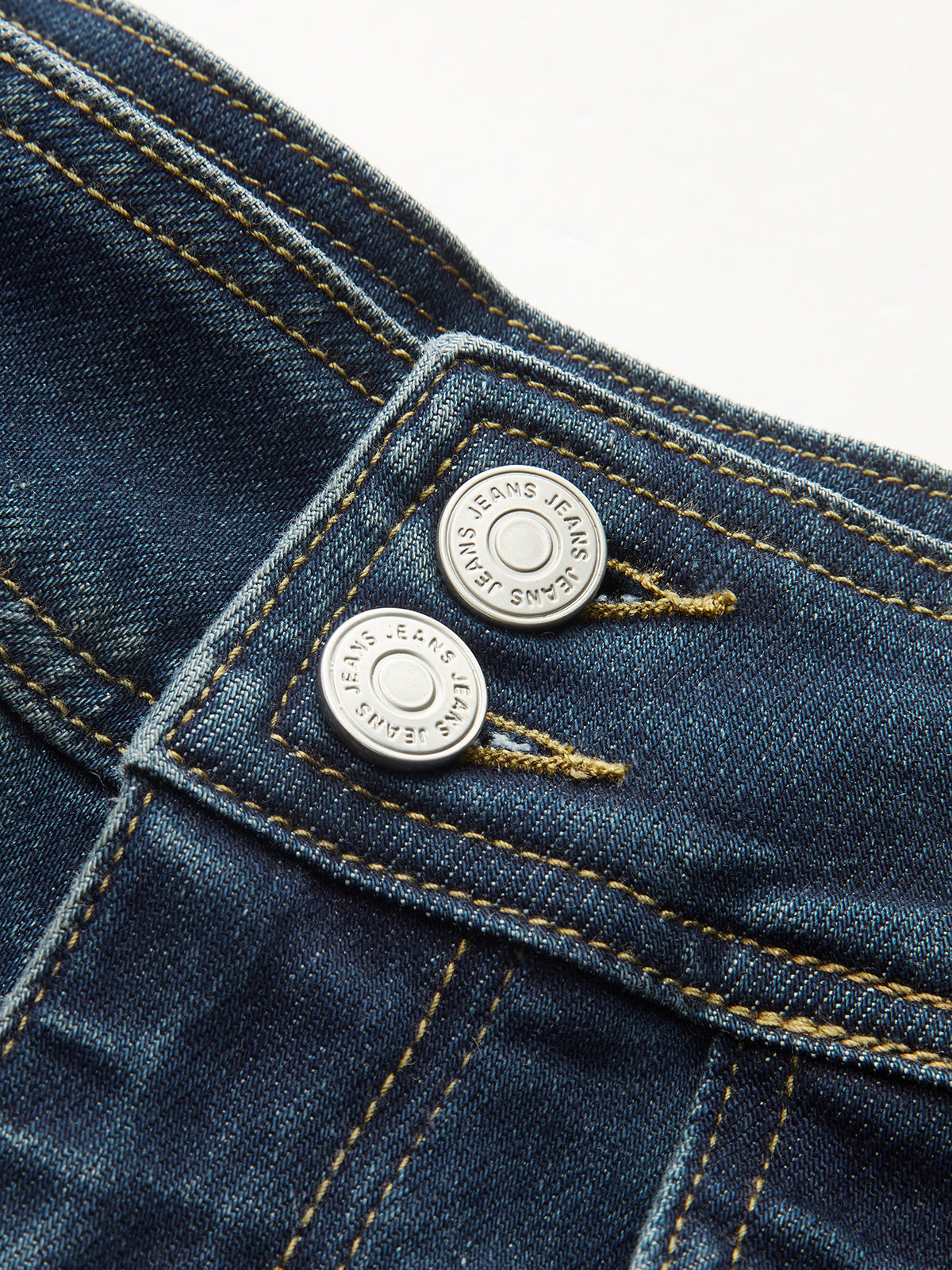 Jean taille haute à jambes évasées