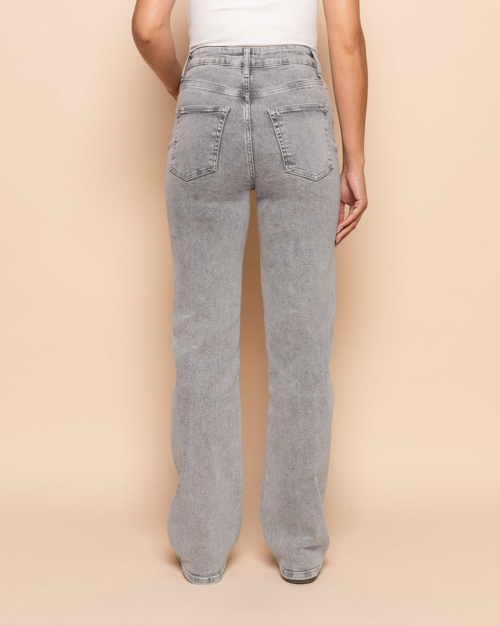 AITANA™ – Jean Bootcut Gris Élégance Décontractée