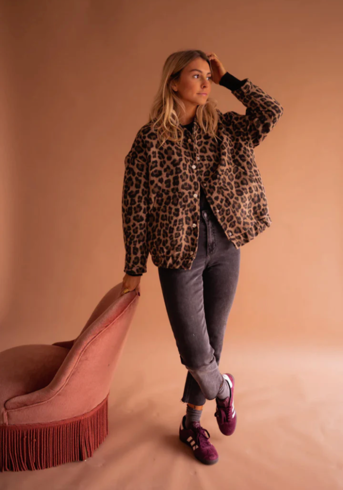 Fairuza - Jas met luipaardprint en knopen