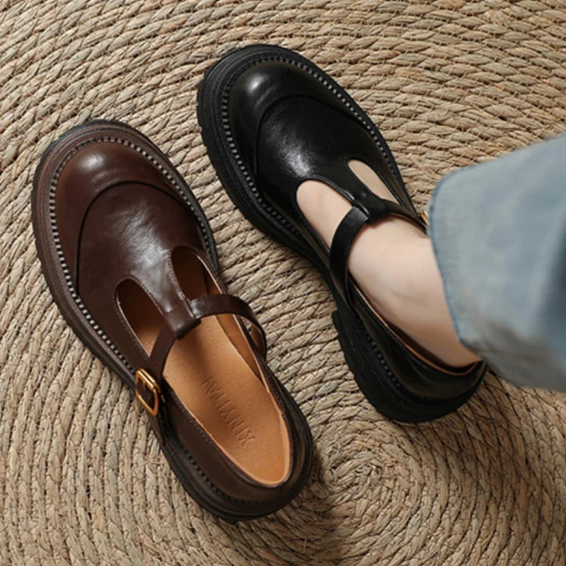 Kinga | Chaussures orthopédiques avec une sangle en forme de T