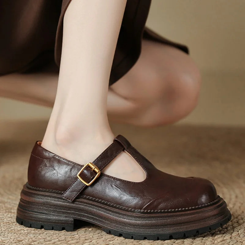Kinga | Chaussures orthopédiques avec une sangle en forme de T