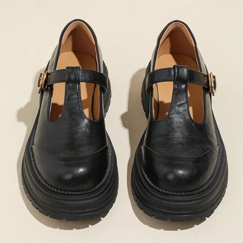 Kinga | Chaussures orthopédiques avec une sangle en forme de T
