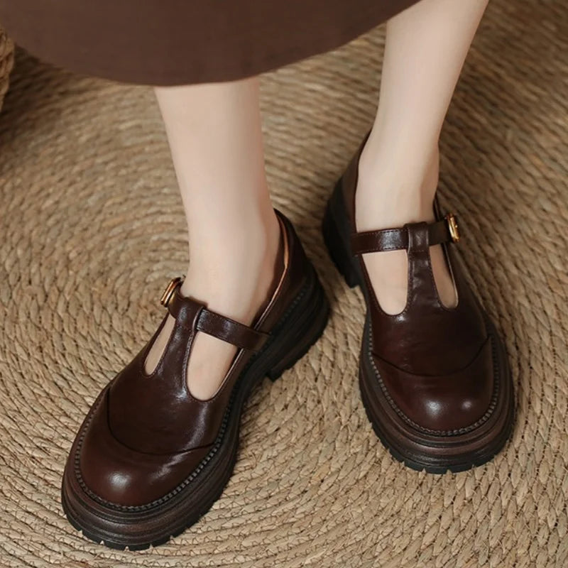 Kinga | Chaussures orthopédiques avec une sangle en forme de T